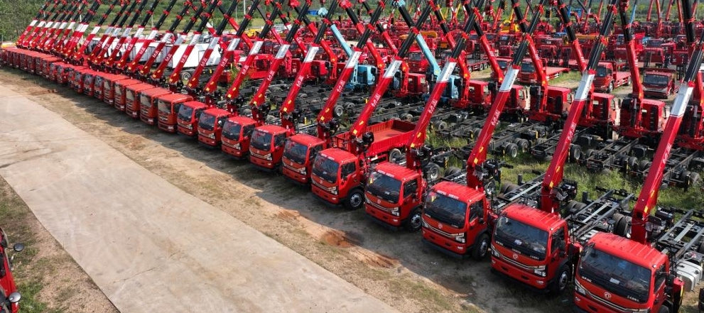 HOWO TX 6x4 Mountain Edition Crane Truck | 14-Ton 5-Section Boom | 8.4m Cargo Box | 320HP