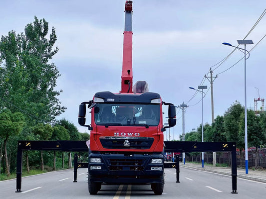شاحنة قلابة HOWO 8×4 برافعة تلسكوبية Palfinger16T للبيع