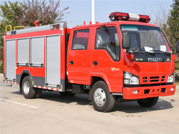 Пожарная автоцистерна ISUZU 2,5 тонны с водяным баком