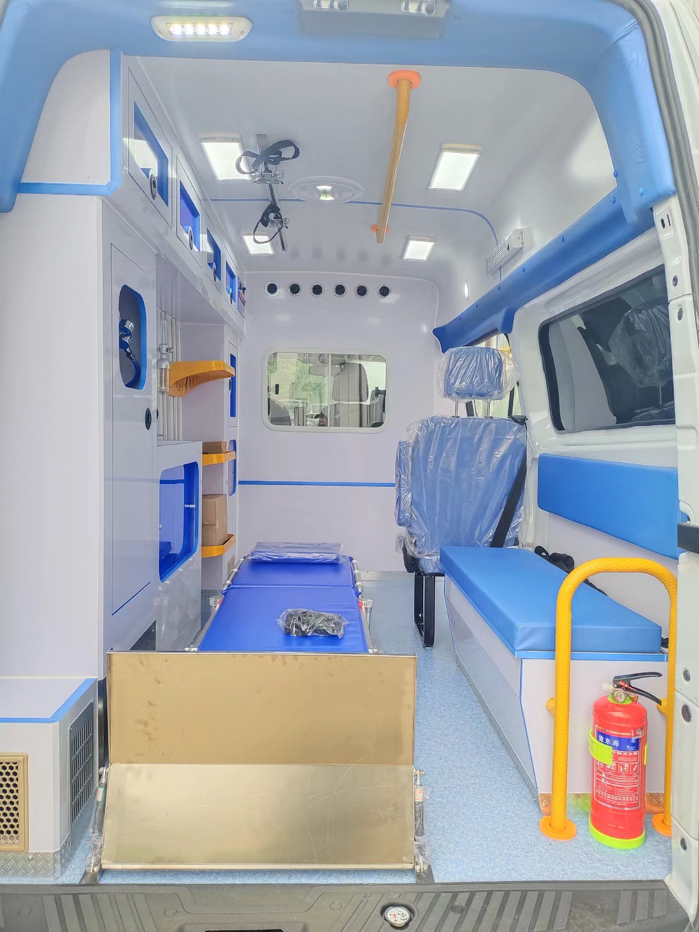 Ford Transit V362 Среднеколесная база Средняя крыша Бензин Монитор пациента Скорая помощь