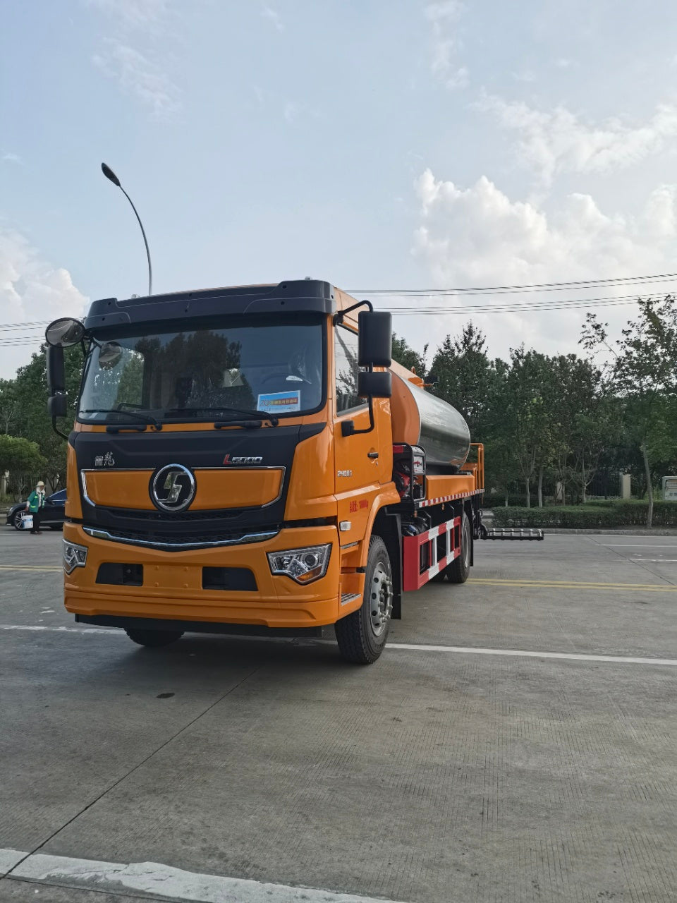 Продается гудронатор SHACMAN 10T