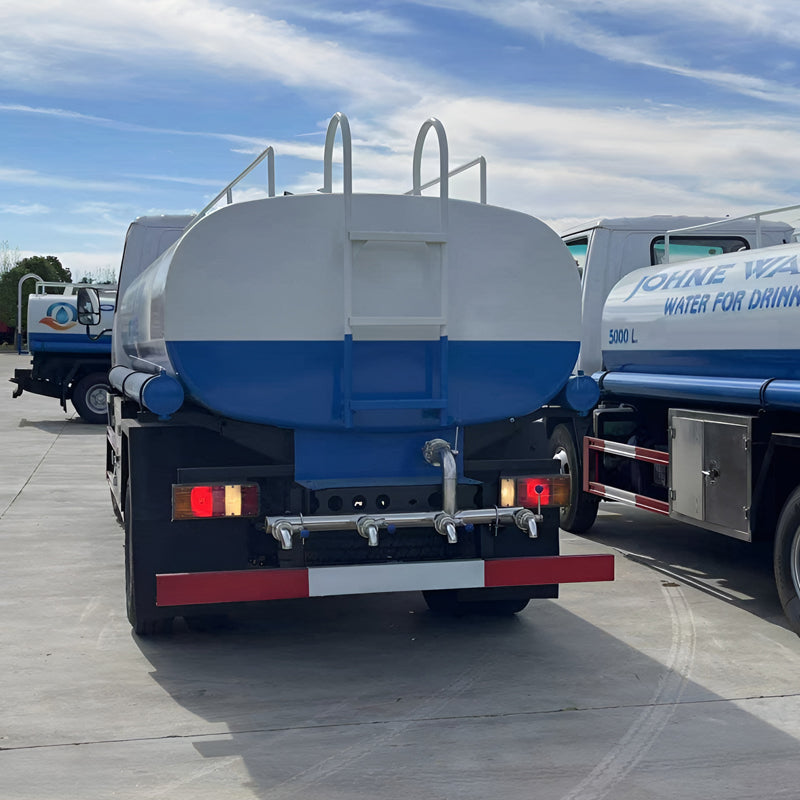 Продается поливомоечная машина ISUZU 4X2 5000L