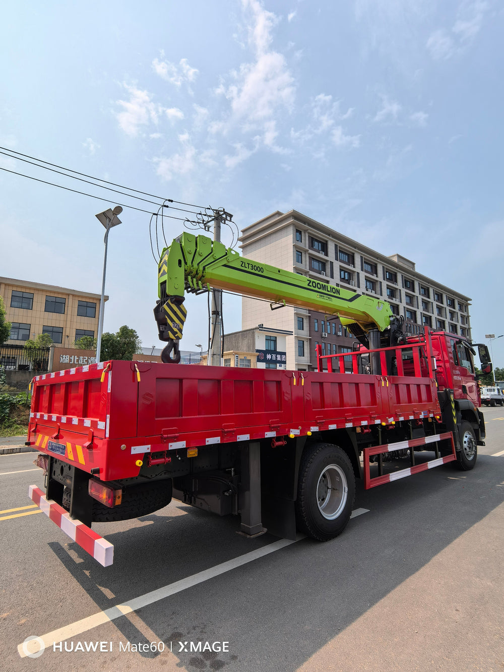 Продается автокран HOWO 4×2 ZOOMLION 8Т с телескопической стрелой