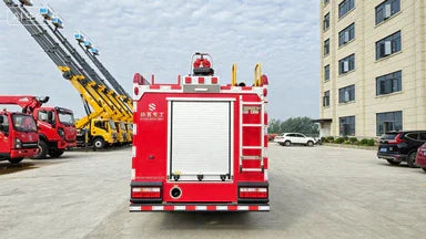 Пожарная машина Dongfeng с цистерной для воды объемом 2,5 м³ на продажу