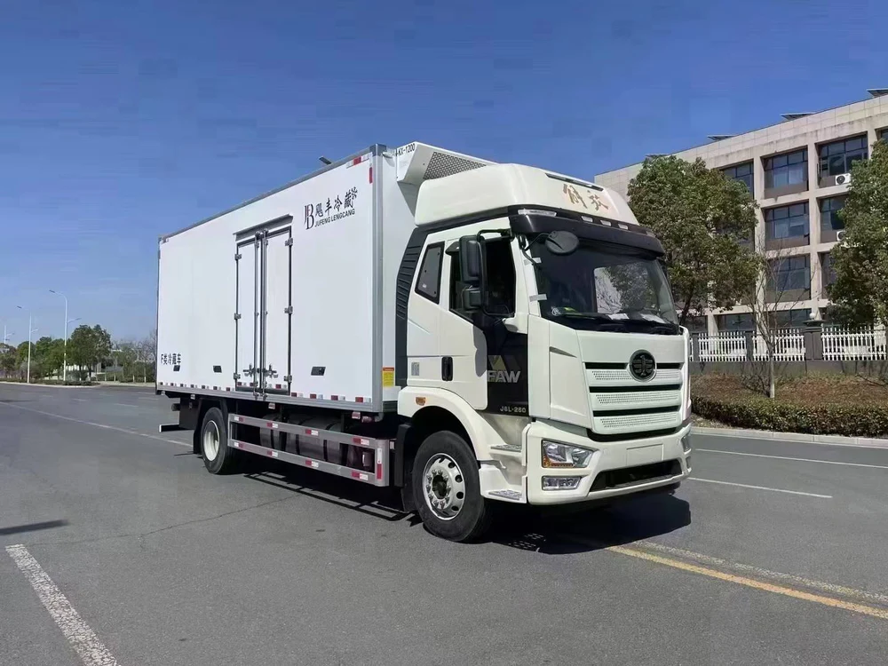 Тяжелый рефрижераторный грузовик FAW J6L 4×2 18 тонн для дальних перевозок