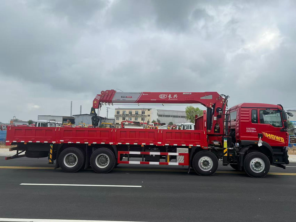 HOWO TX 8x4 350HP Crane Truck with Changxing 14-Ton 5-Section Straight Boom Crane