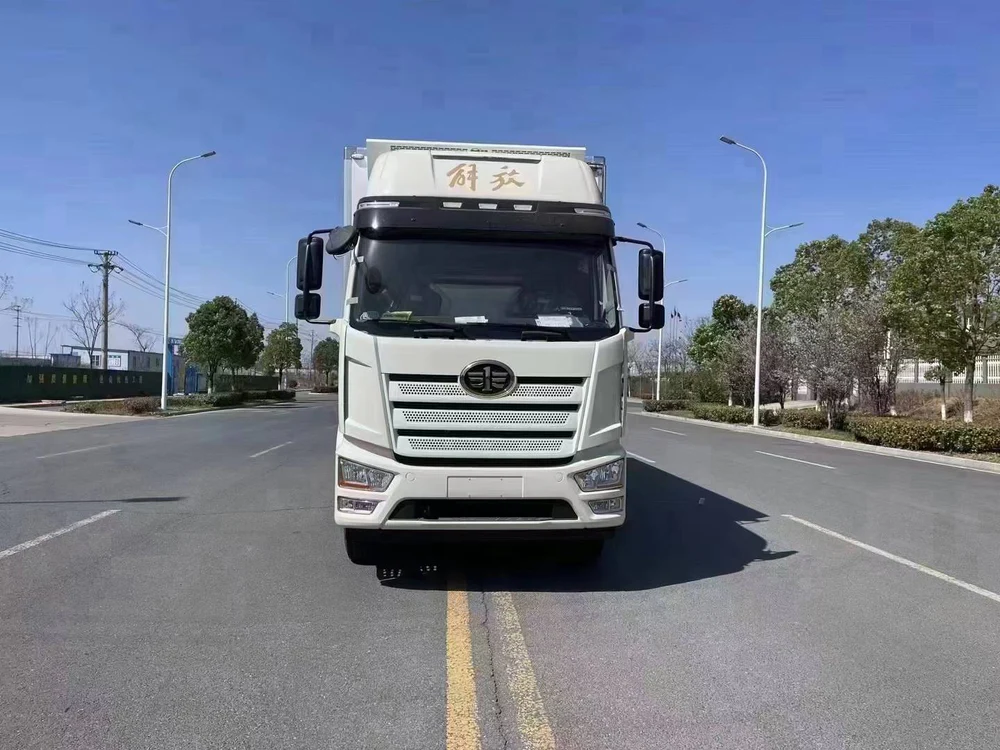 Тяжелый рефрижераторный грузовик FAW J6L 4×2 18 тонн для дальних перевозок