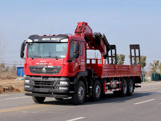 رافعة مفصلية HOWO 8×4 بقدرة 25 طن للبيع