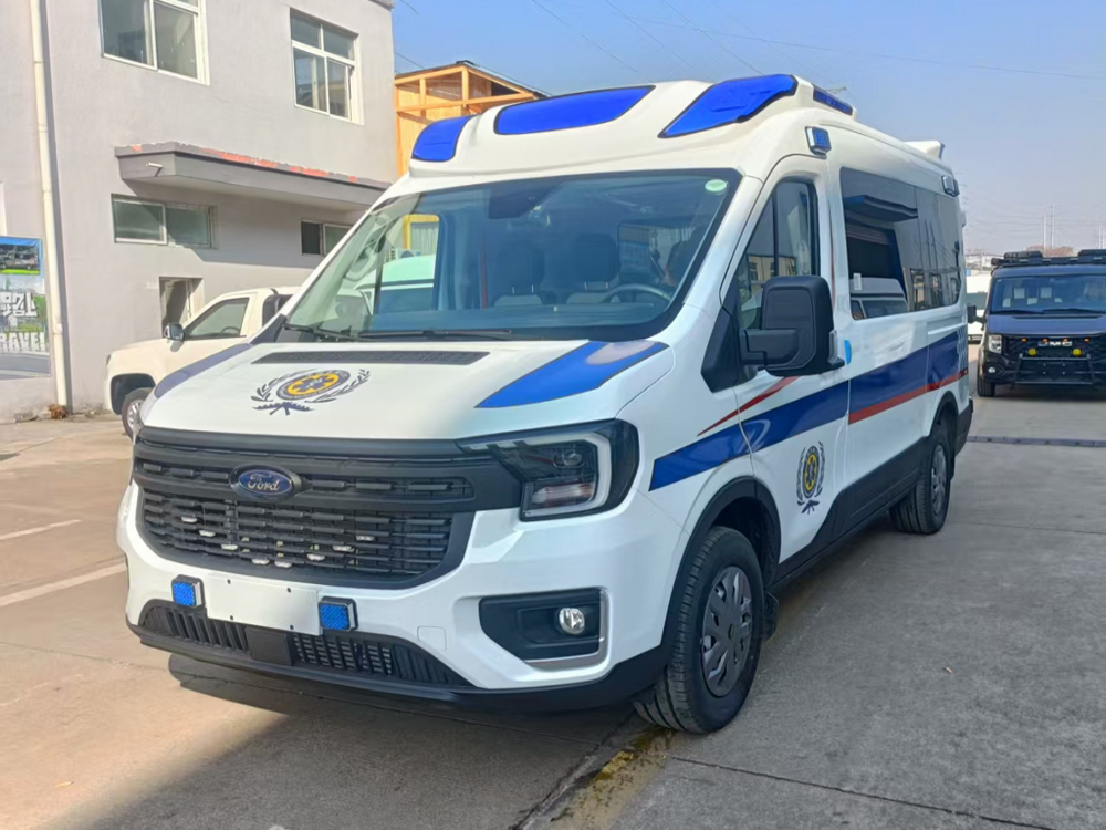 Карета скорой помощи Ford V363 со средней колесной базой, средней крышей и монитором, продается